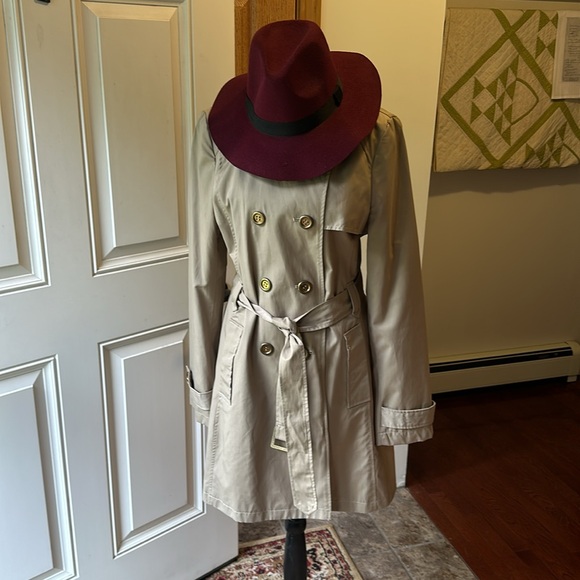 Colebrook Double Breasted, Belted 2 Pocket Trench Coat sz M - Picture 10 of 16